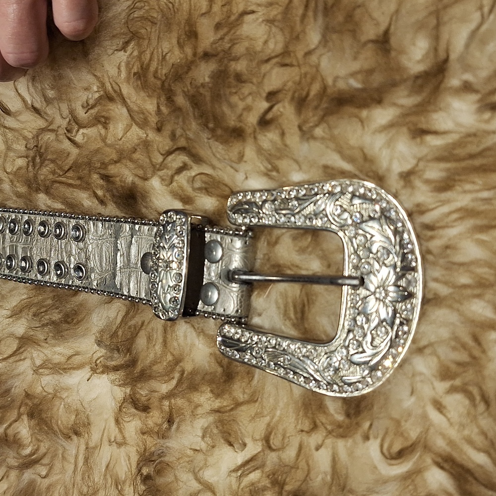 Women's embellished belt